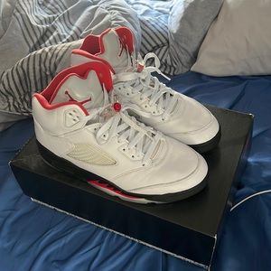 Jordan 5 retro fire red shoes